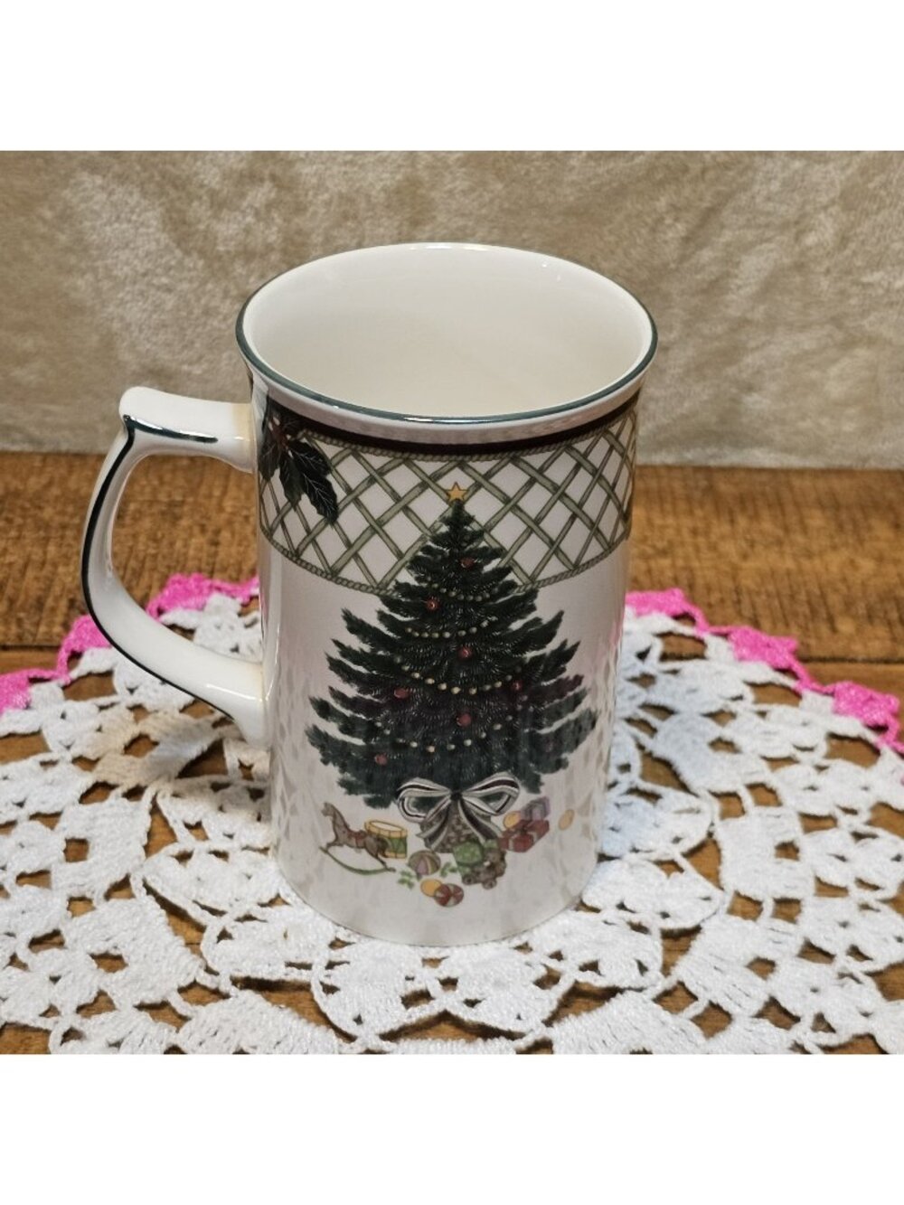 Mikasa Double Sided Heritage Christmas Story Mug Holiday Presents Tree